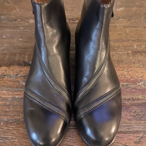 Alaia Shoes - *HP* ALAIA Black Leather Zippered Flat Ankle Boots  39
